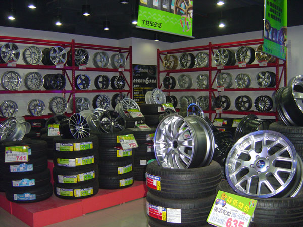 Ekspozycja chińskich felg aluminiowych na targach SEMA SHOW w USA